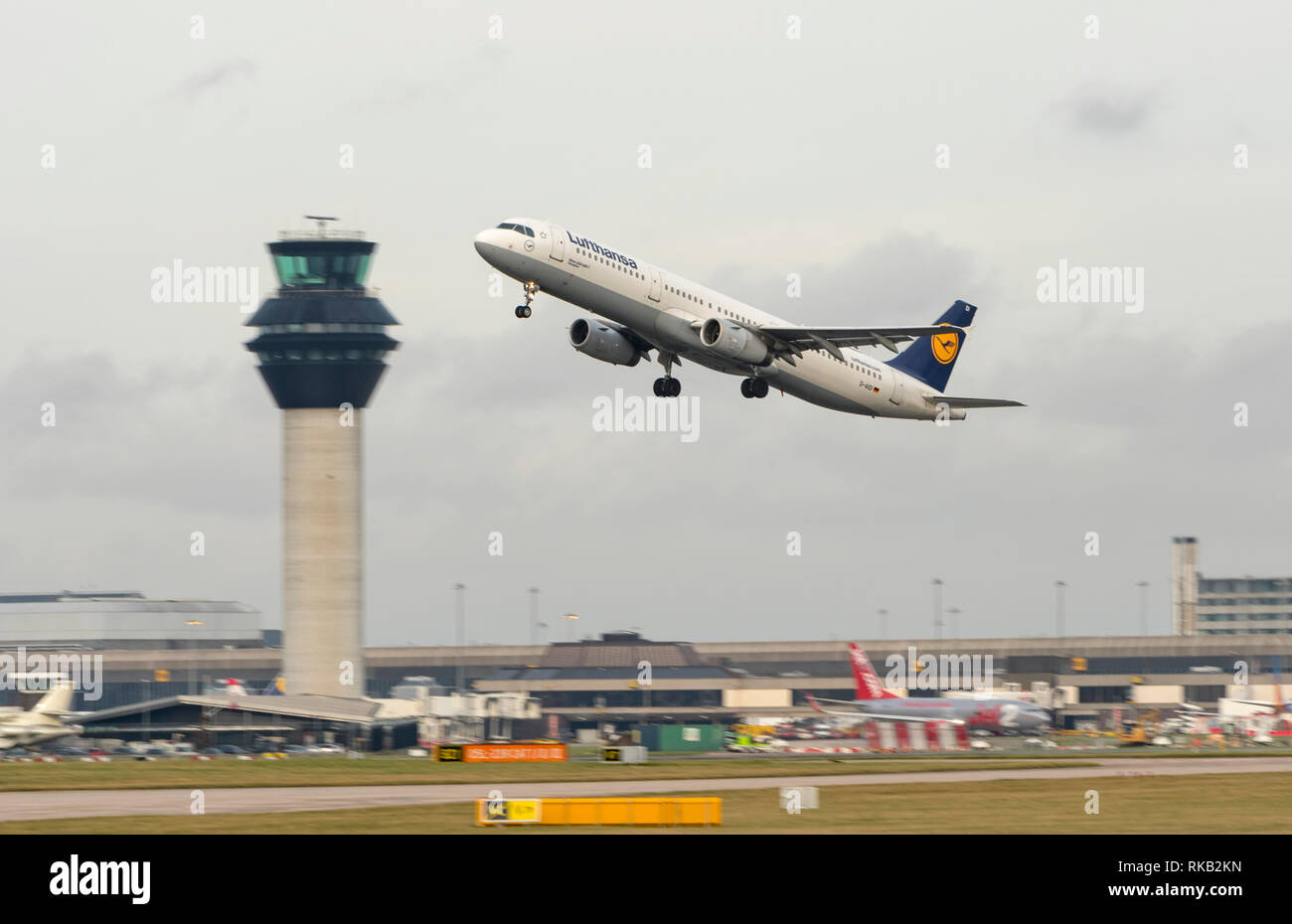Lufthansa Airbus, A320-231, D-AIDI, takes off from Manchester Airport Stock Photo