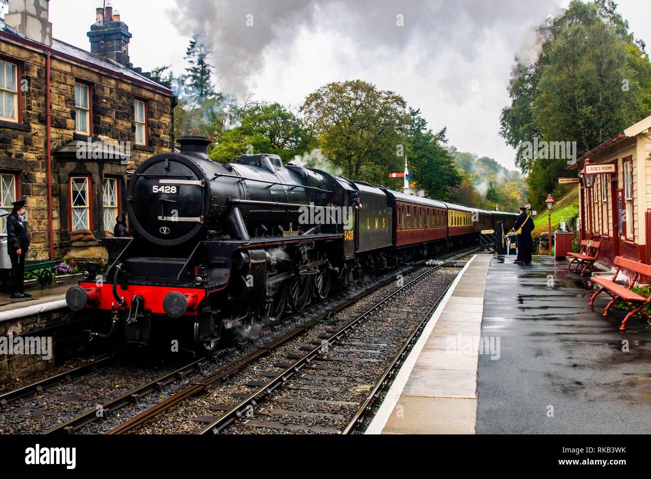 Thompson B1 leaving Gothland (Aidensfield) on the North Yorkshire Steam Railway Stock Photo