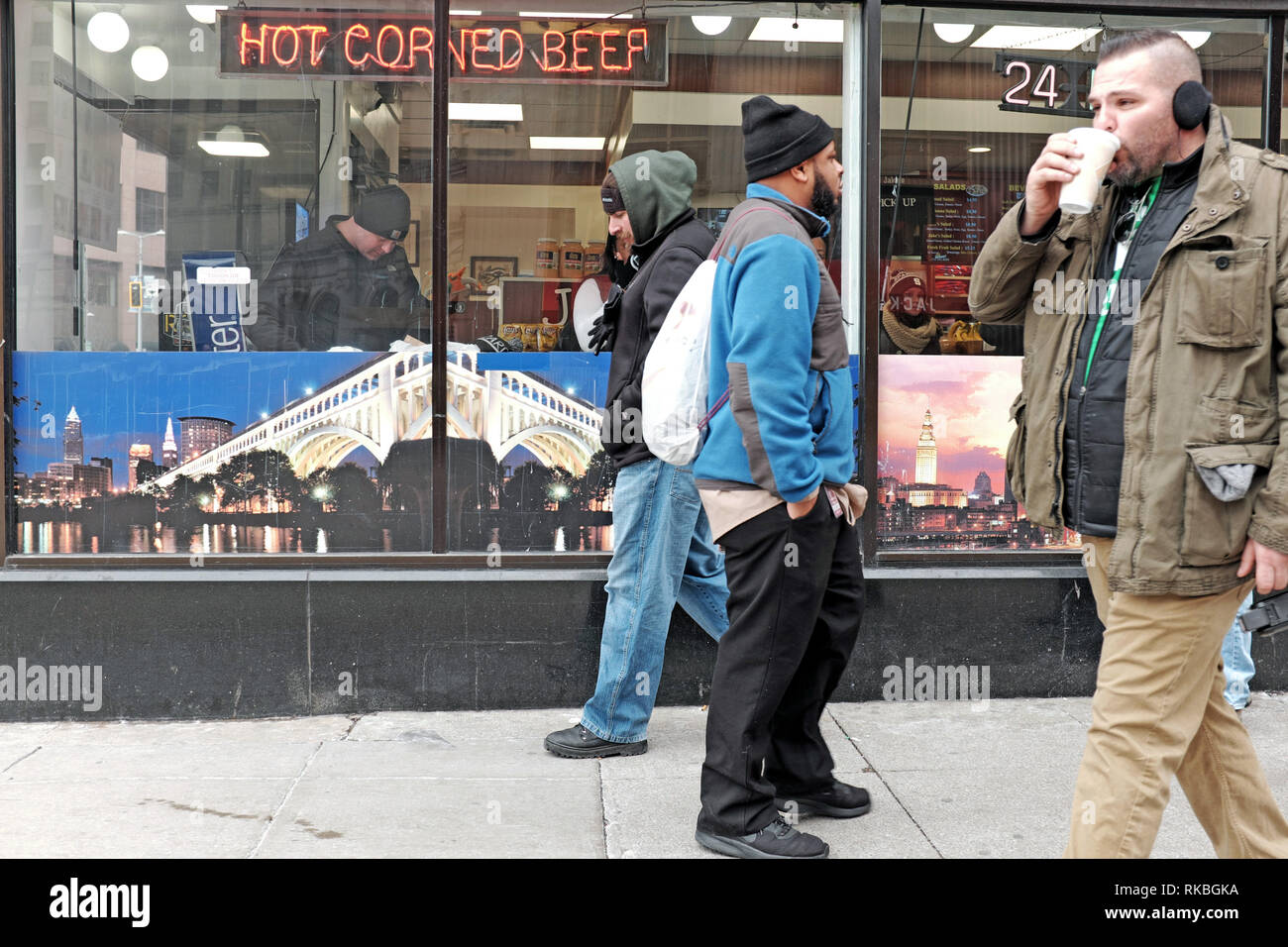 Downtown cleveland pedestrians hires stock photography and images Alamy