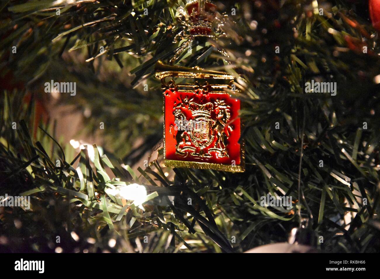 Royal Christmas Decorations from Queen Elizabeth\'s Buckingham ...