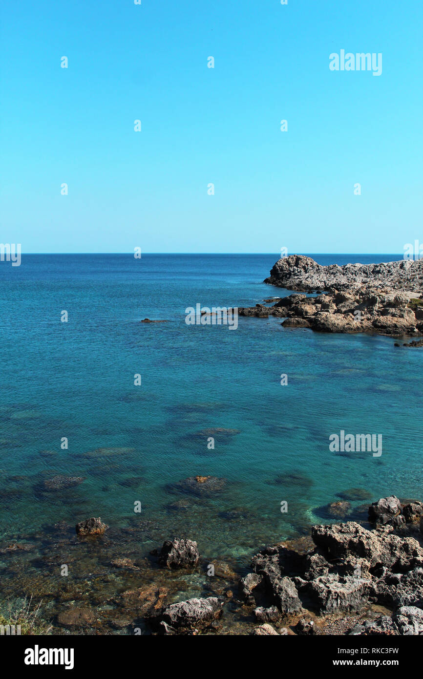 Crystal clear ocean waves rocky hi-res stock photography and images - Alamy