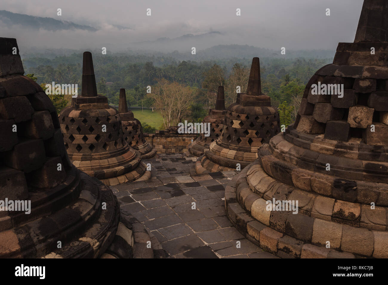 Hills covered in fog hi-res stock photography and images - Alamy