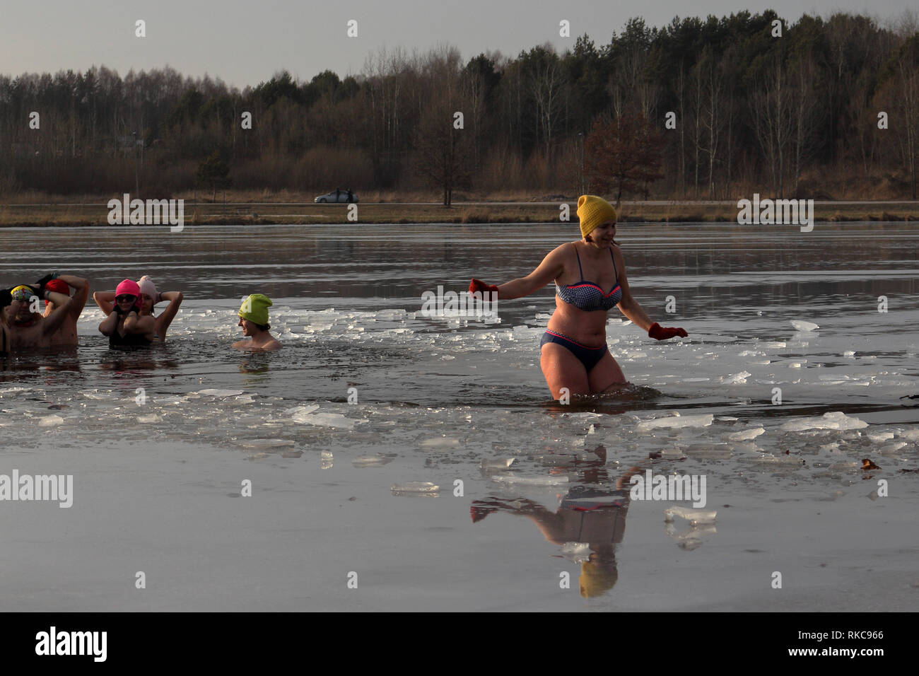 Umer, Poland. 10th Feb 2019.  A woman walks back to the shore after winter bathing in ice covered lake Credit: Slawomir Wojcik/Alamy Live News Stock Photo