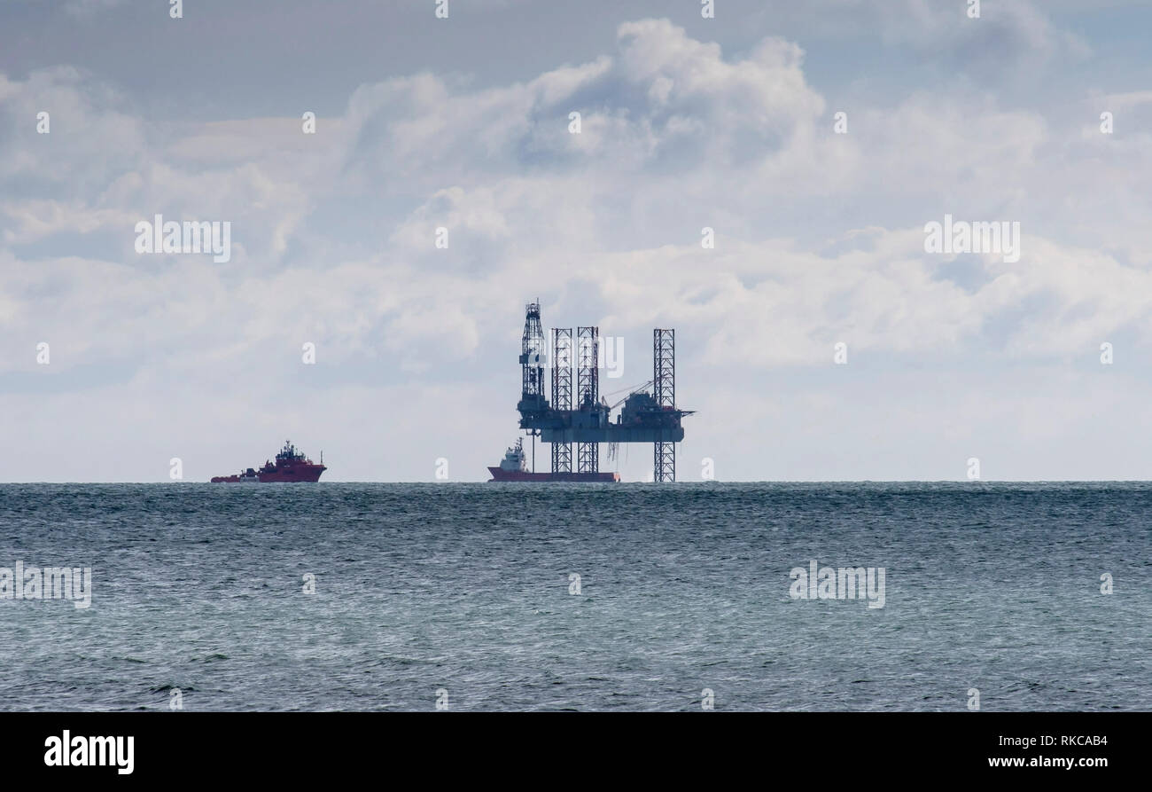 Oil rig in Poole Bay, from Bournemouth beach, drilling below the seabed to explore oil reserves. . The rig is 3.7 miles south of Studland and is visible from Bournemouth, Isle of Purbeck, Dorset and the Isle of Wight. England, UK. Stock Photo