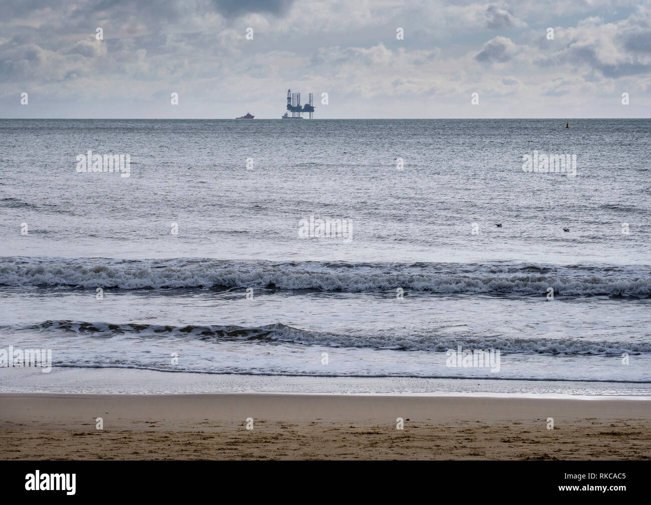 Oil rig in Poole Bay, from Bournemouth beach, drilling below the seabed to explore oil reserves. . The rig is 3.7 miles south of Studland and is visible from Bournemouth, Isle of Purbeck, Dorset and the Isle of Wight. England, UK. Stock Photo
