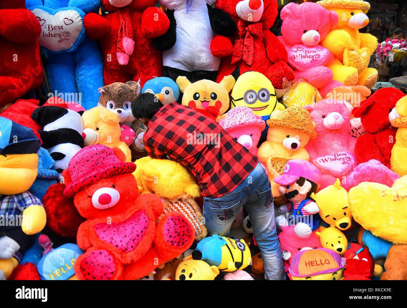 A street vendor seen placing the Teddy bear dolls for sell at his shop  ahead of the Teddy day celebration of the ongoing Valentine week in  Kolkata, India Stock Photo - Alamy