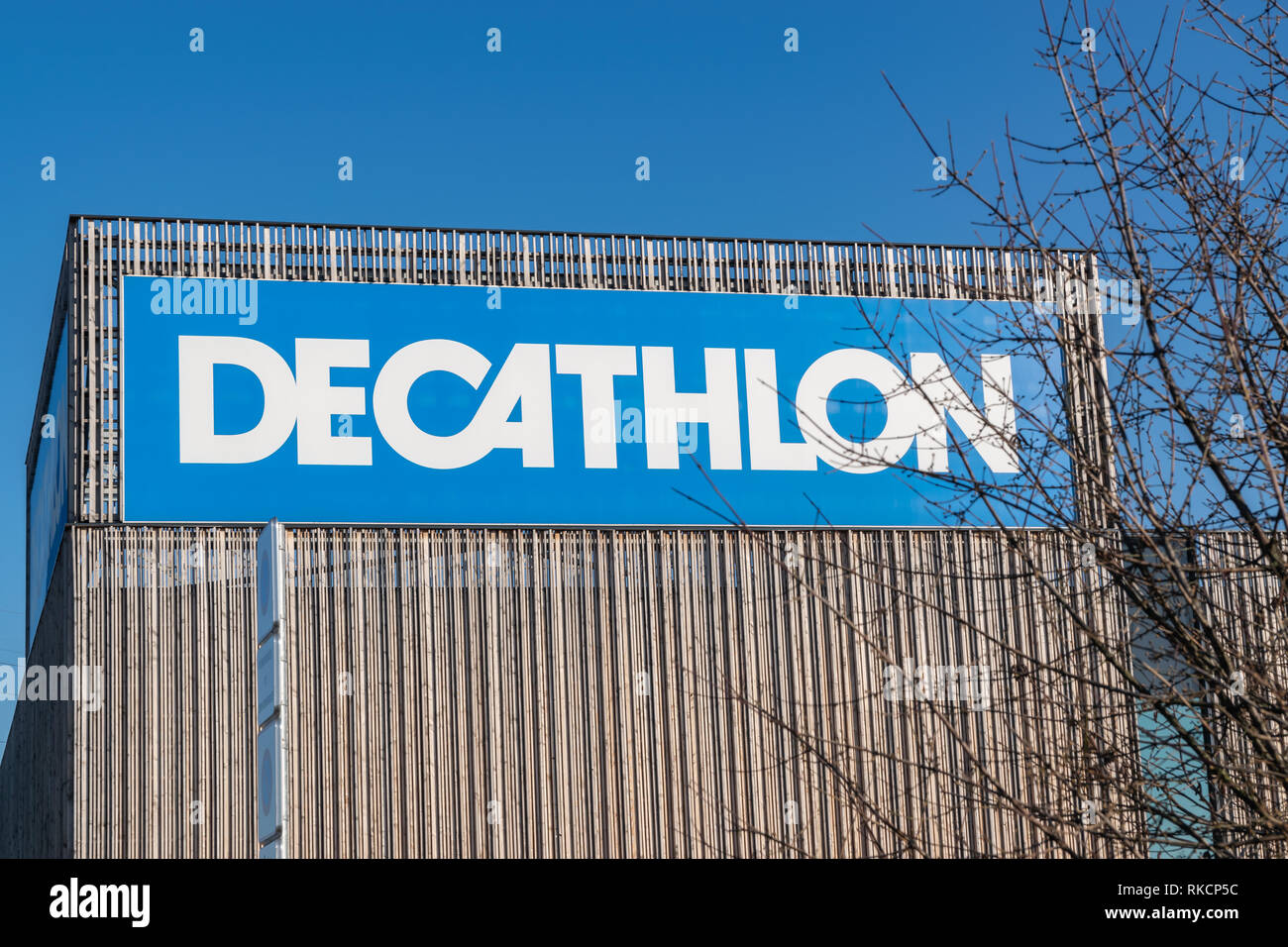 Logo Decathlon, sportswear and sports equipment, Rheinpark-Center