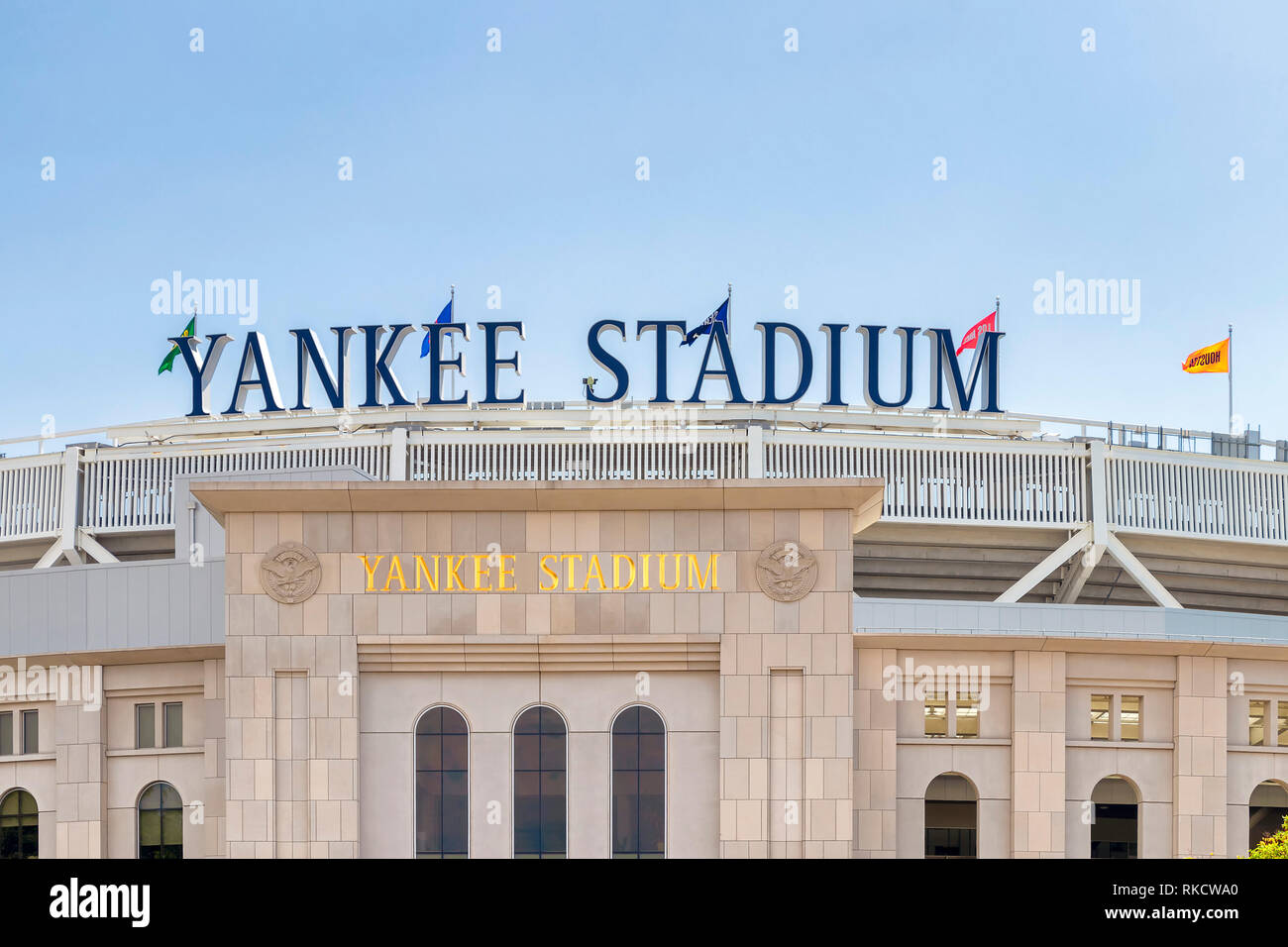 Yankee stadium train station hi-res stock photography and images