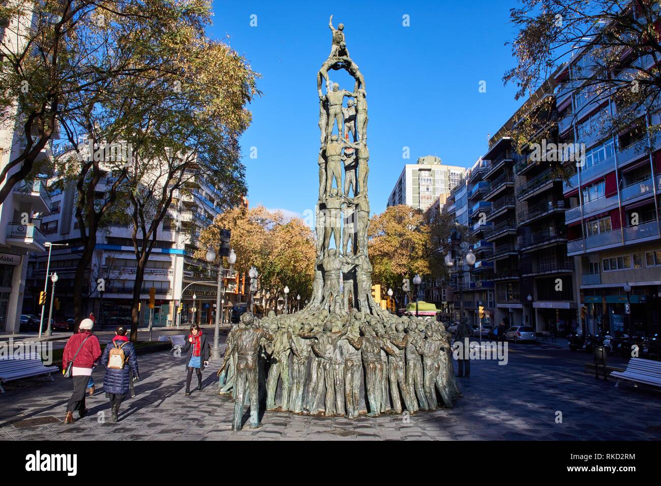 Quatre de Vuit life-size sculpture (1999) by Francesc Anglés, Monumento a los Castellers, Monument als Castellers, Rambla Nova, Tarragona City, Stock Photo