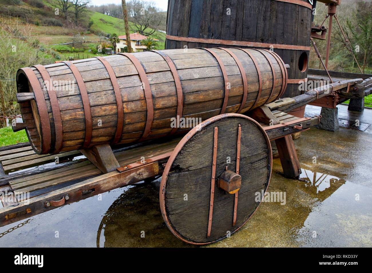 Garlia, Barrel in trolley transportation, Cider barrels, Sidreria