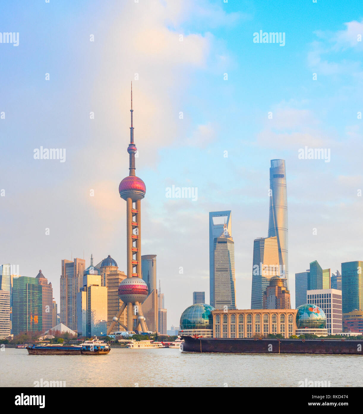 Cargo ships shanghai china hi-res stock photography and images - Alamy