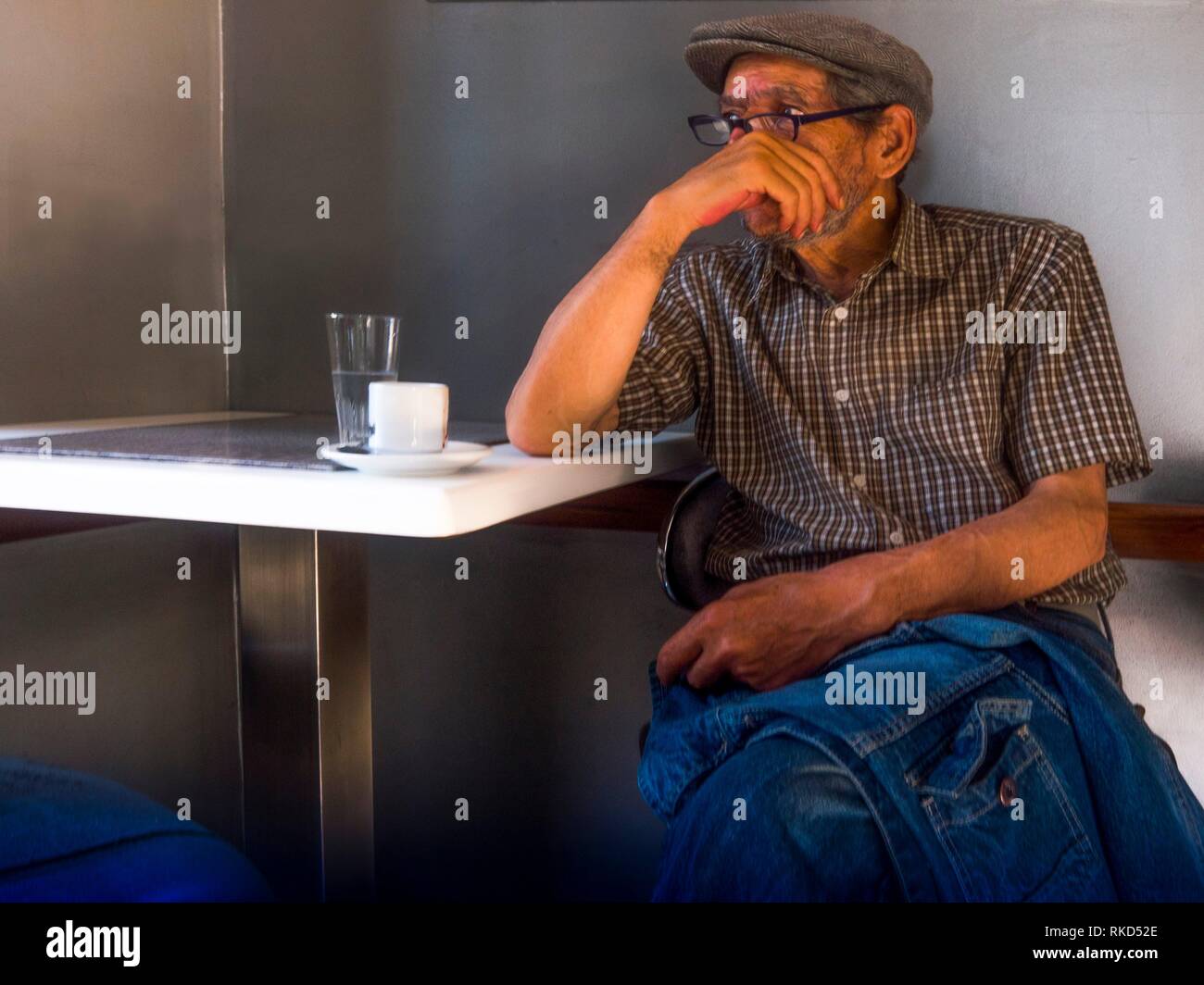 France, Nouvelle aquitaine, Gironde. Senior man in a Café at Bordeaux. Stock Photo