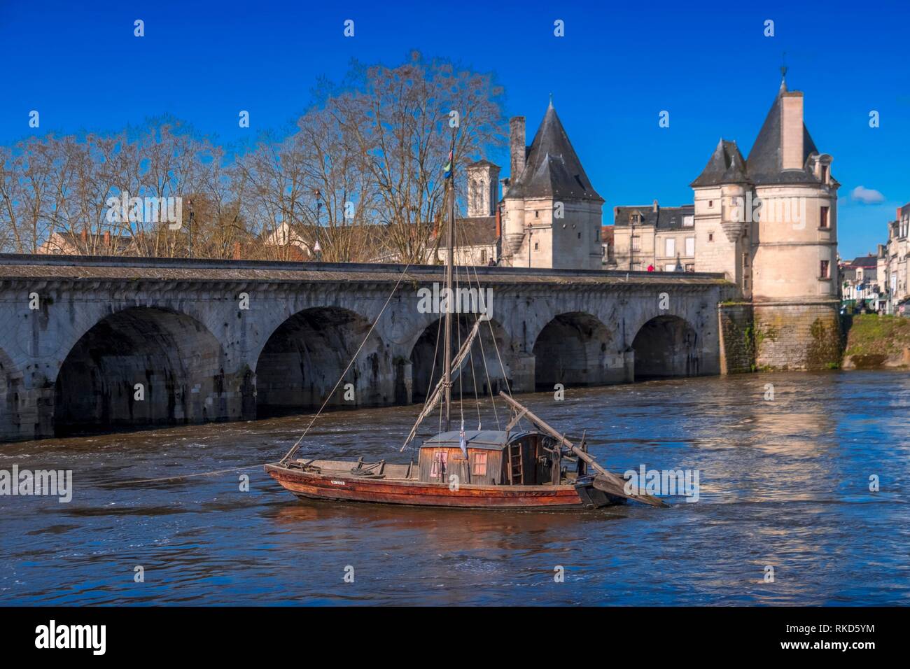 France, Nouvelle Aquitaine, Vienne, Chatelrault Henri IV bridge over the Vienne river Stock