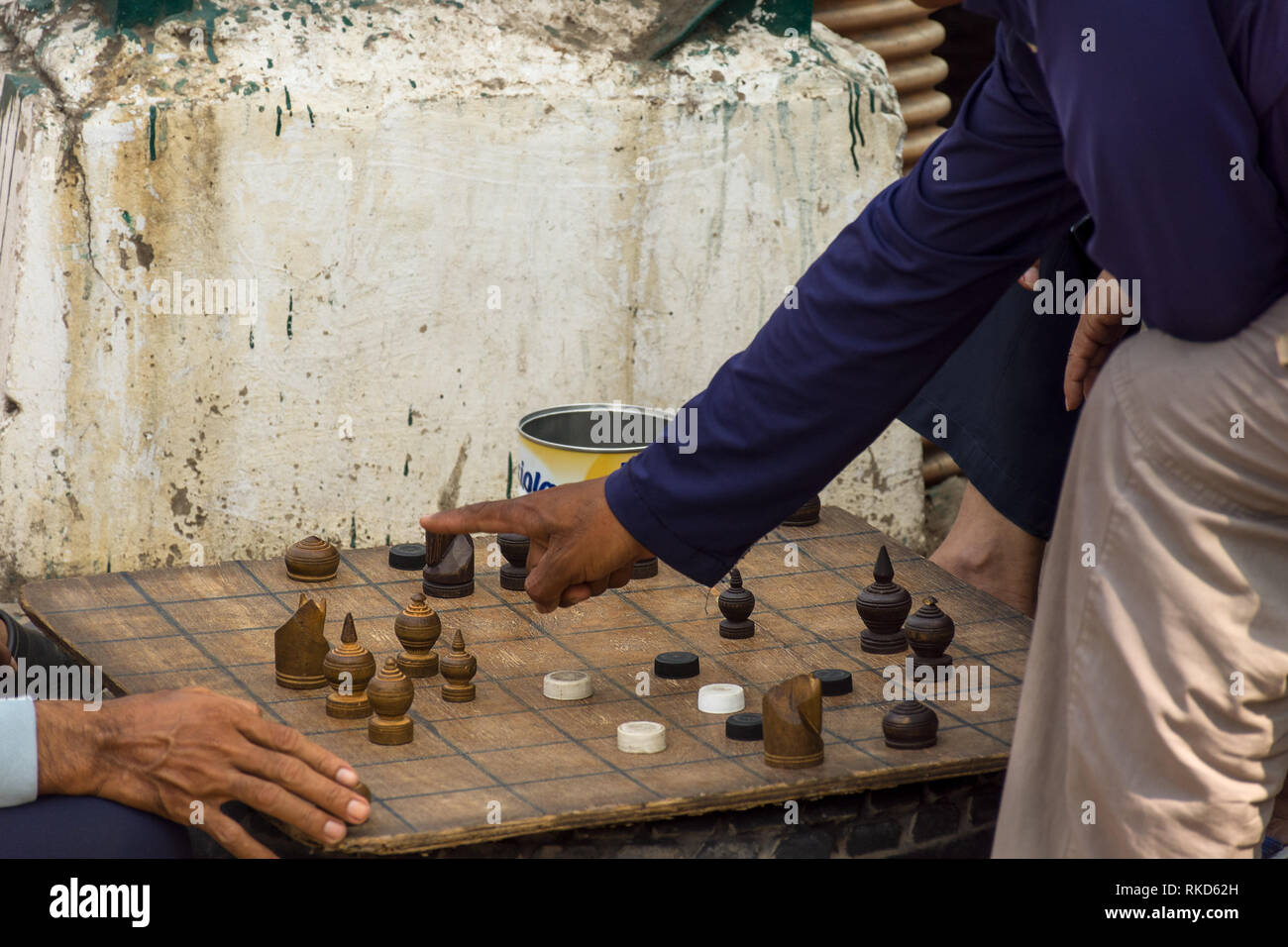 A Group Of Asian Men Play A Make Do Board Game Of Chess In The Street Cambodia Stock Photo Alamy A Group Of Asian Men Play A Make Do Board Game Of Chess In The Street Cambodia Stock Photo Alamy