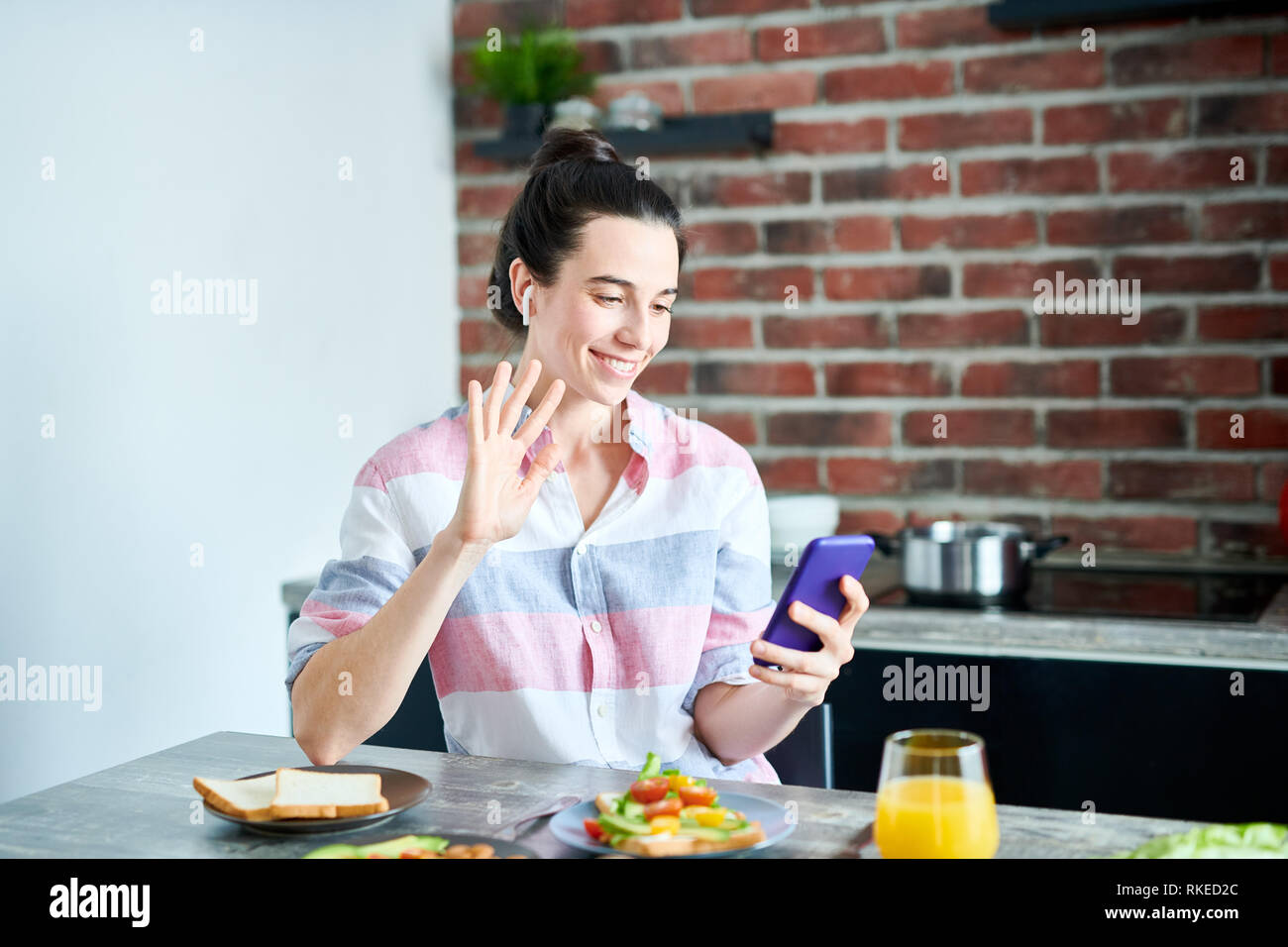 Video call phone waving hi-res stock photography and images - Alamy
