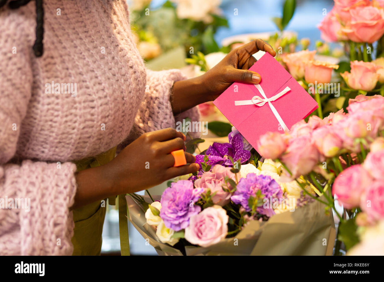 Focused photo on hands that holding letter Stock Photo - Alamy