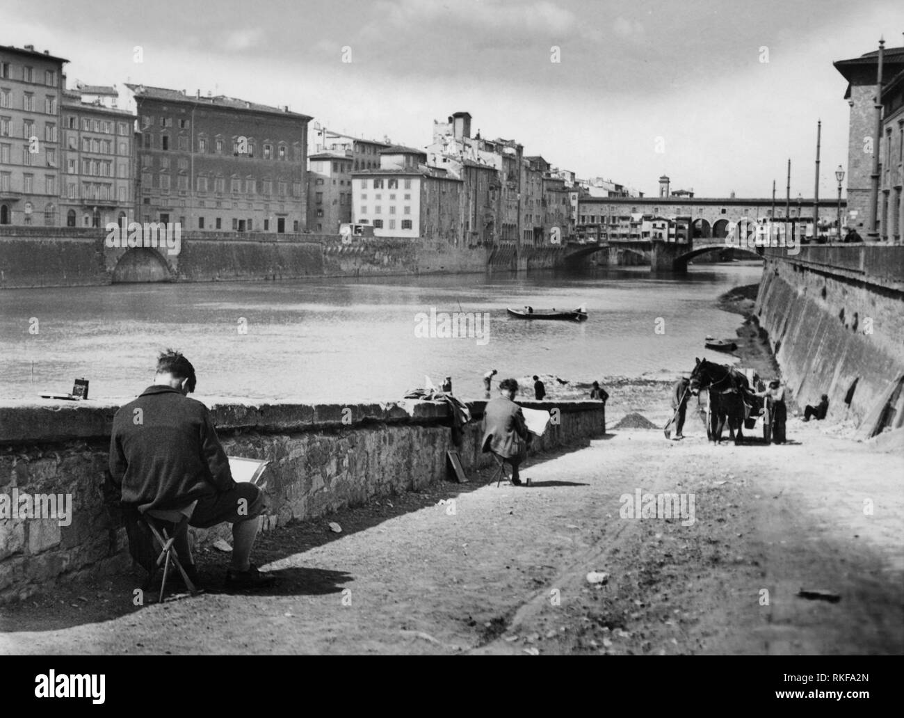 painters, arno river, ponte vecchio, florence, tuscany, italy  1920 1930 Stock Photo