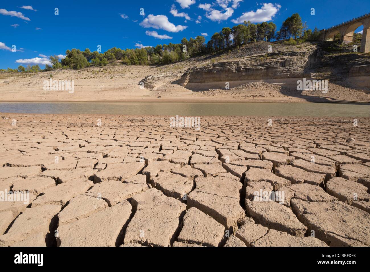 landscape of dry earth ground and low level water, extreme drought in Entrepenas reservoir, in Guadalajara, Castilla, Spain Europe. Stock Photo