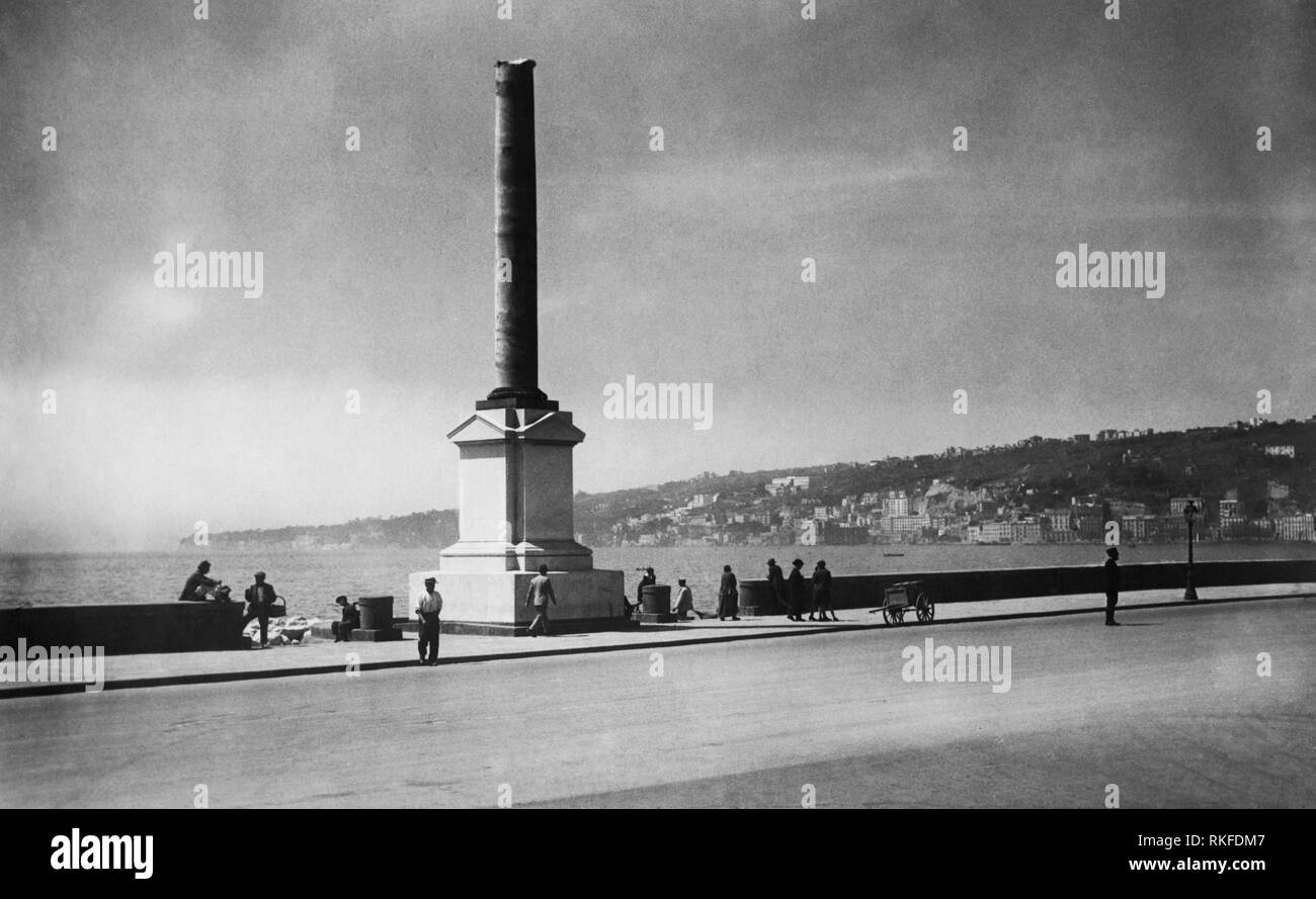seafront, votive column, naples, campania, italy 1910 Stock Photo
