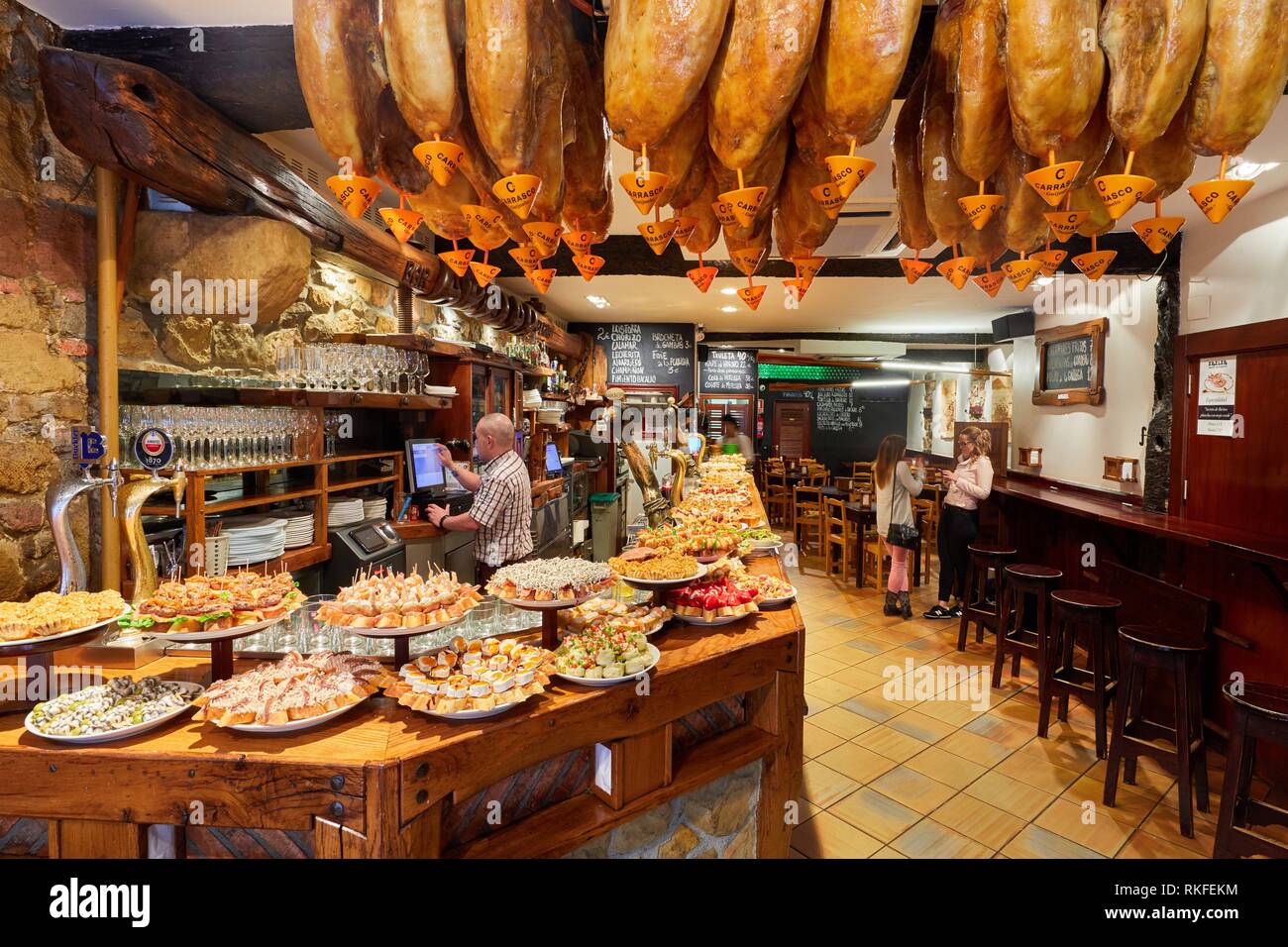 San Sebastian Pintxos Bar Parte Vieja Hi res Stock Photography And san-sebastian-pintxos-bar-parte-vieja-hi-res-stock-photography-and