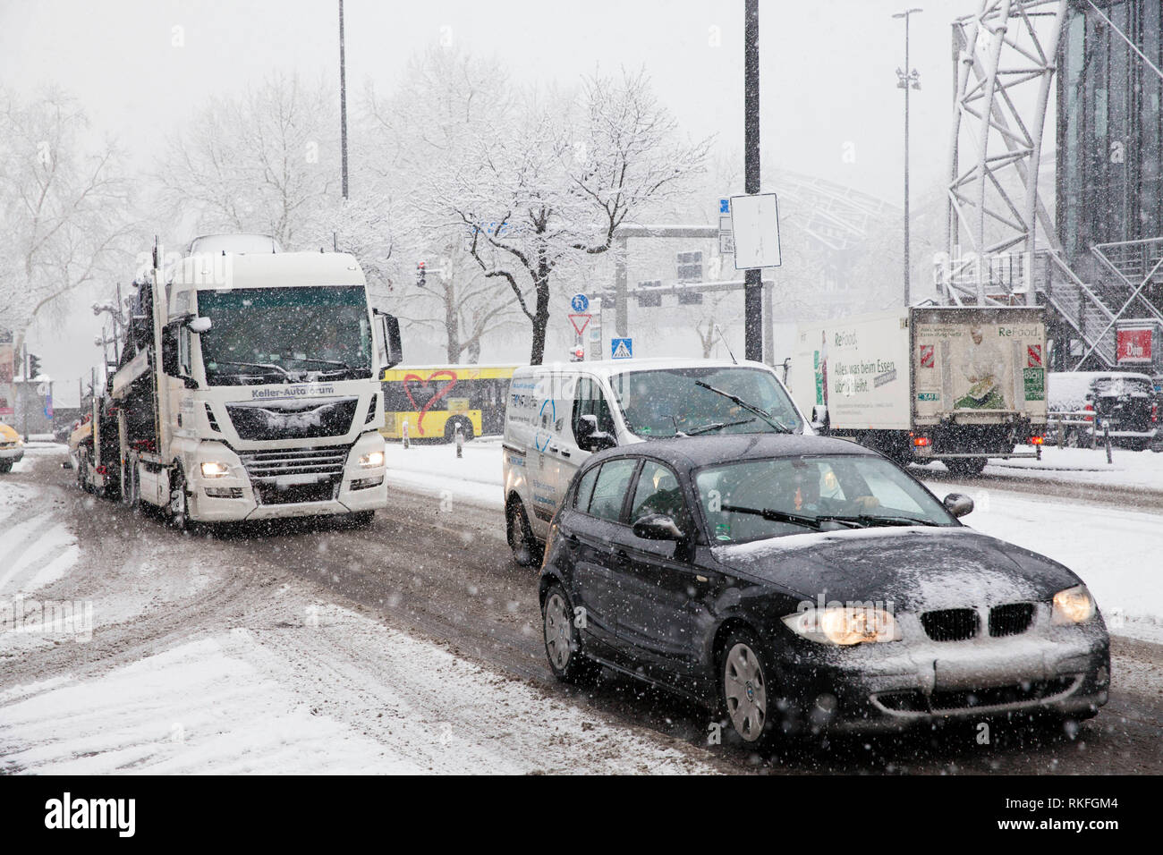 traffic during heavy snowfall on the street Goldgasse, snow, winter, Cologne, Germany.  Verkehr bei starkem Schneefall in der Goldgasse, Schnee, Winte Stock Photo