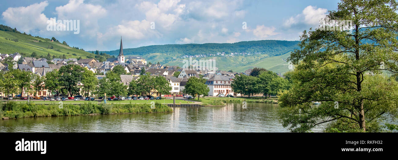 Landscape of the Mosel valley and river with a picturesque village, Germany Stock Photo