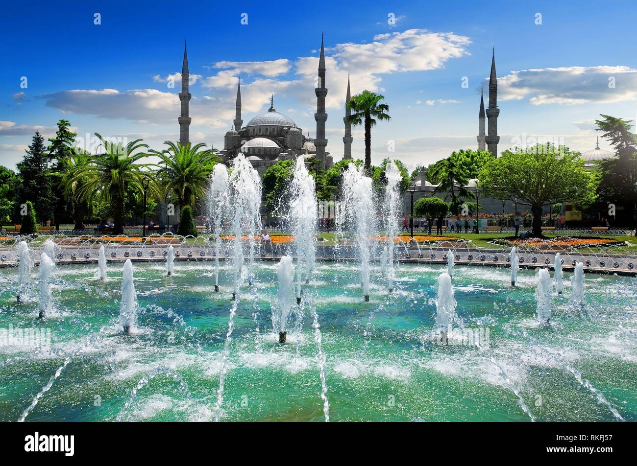Blue Mosque or Sultanahmet Camii and fountain at sunny summer day in Istanbul, Turkey. Stock Photo