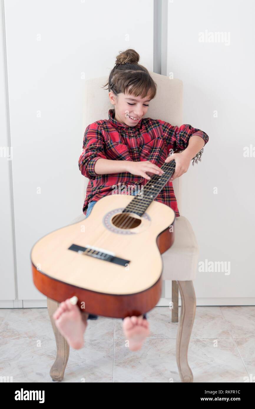 10 year old girl sitting hi-res stock photography and images - Alamy