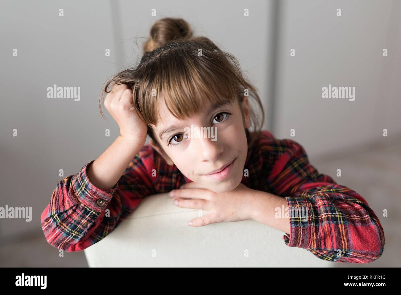 10 year old girl sitting hi-res stock photography and images - Alamy