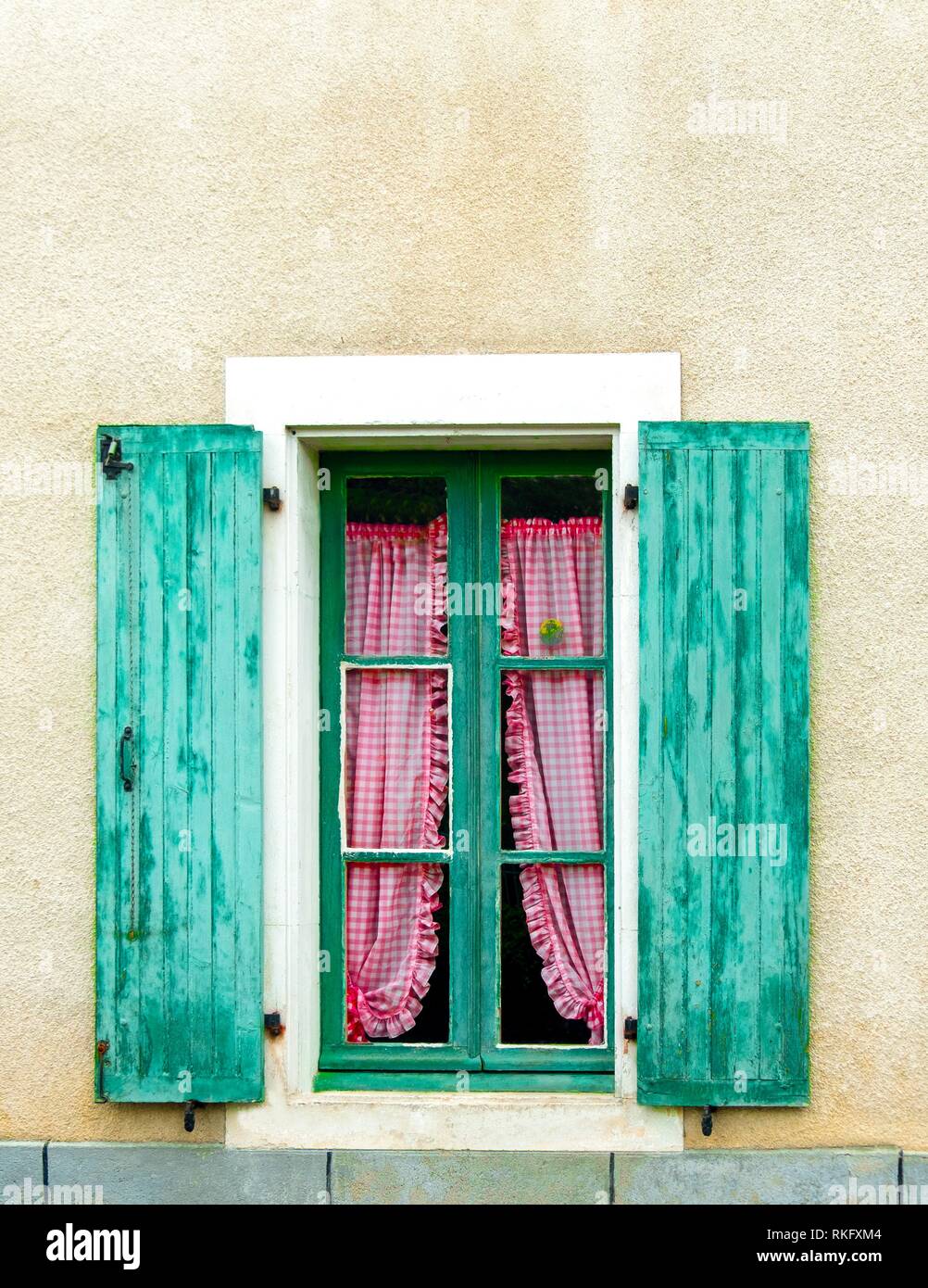 France, Occitanie, Haute Garonne, village window at Mazères sur Salat. Stock Photo