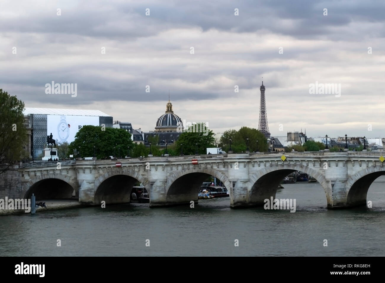 Pont neuf river siene hi res stock photography and images Alamy Pont neuf river siene hi res stock photography and images Alamy