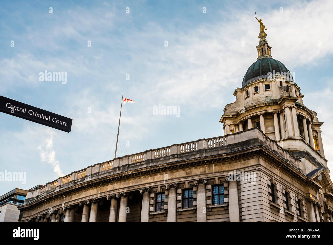 Sign pointing towards the Central Criminal Court, Old Bailey, London, UK Stock Photo