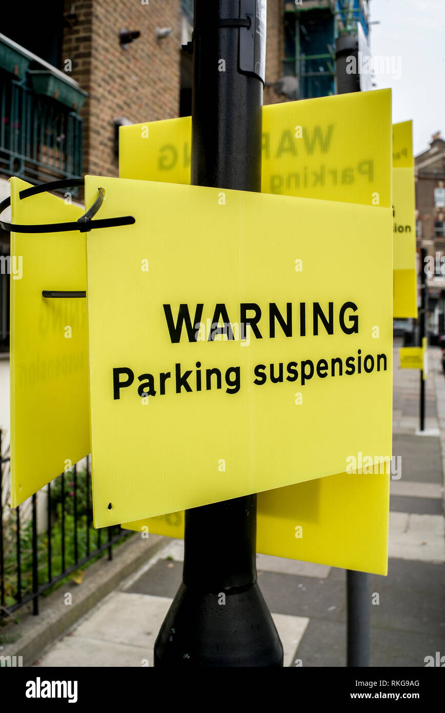 Suspended parking warning sign hires stock photography and images Alamy