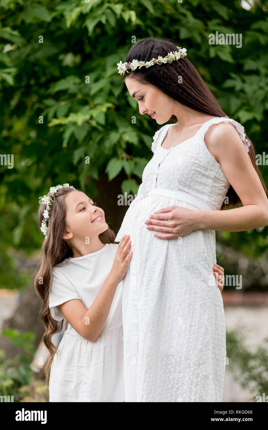 Pregnant mom and daughter hotsell matching outfits