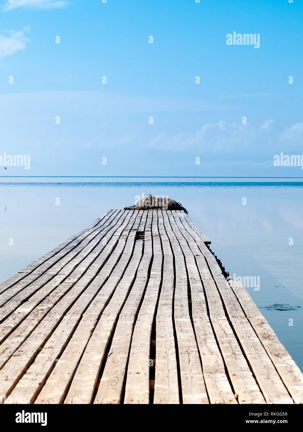 Perspective sea sky jetty infinity hi-res stock photography and images ...