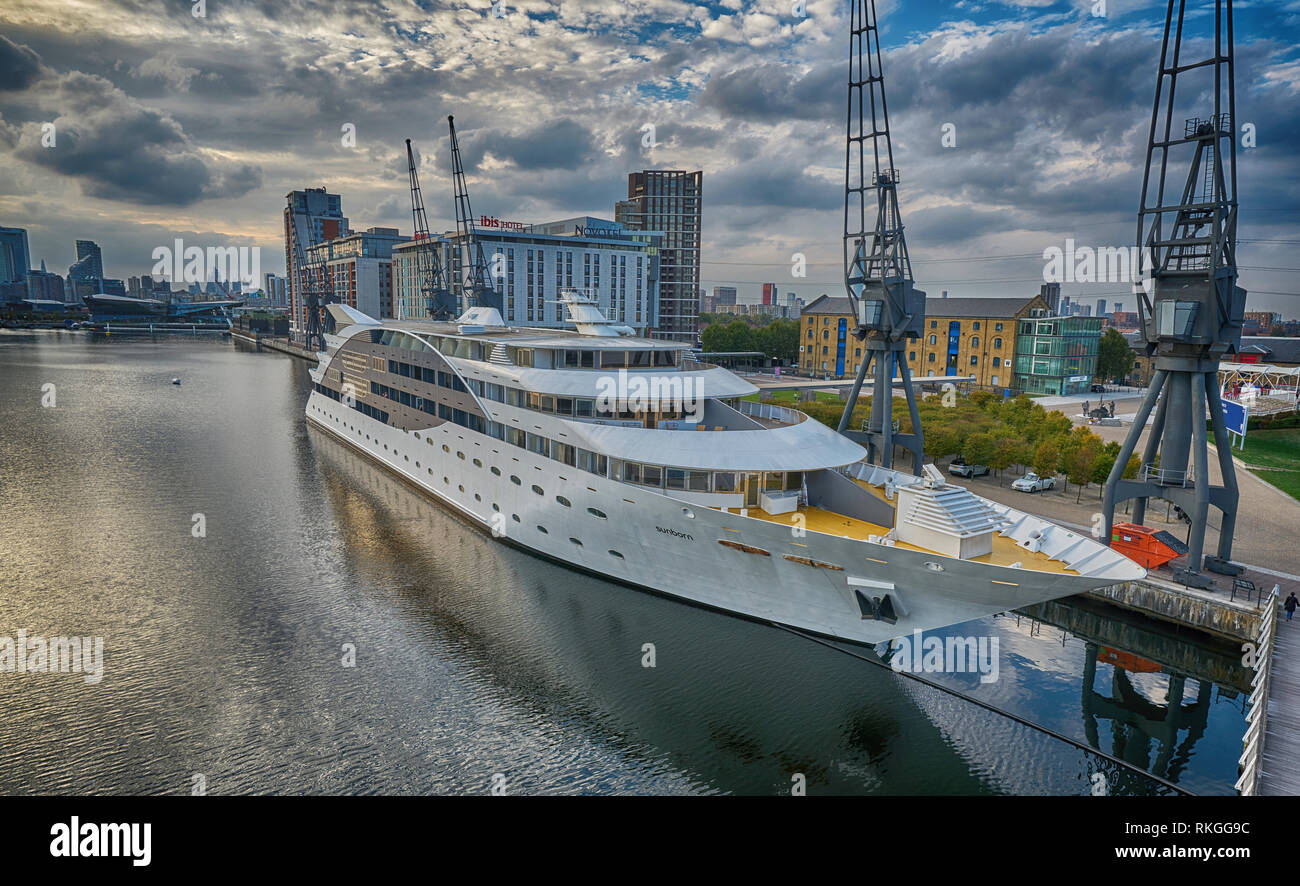 hotel boat excel victoria dock london Stock Photo Alamy