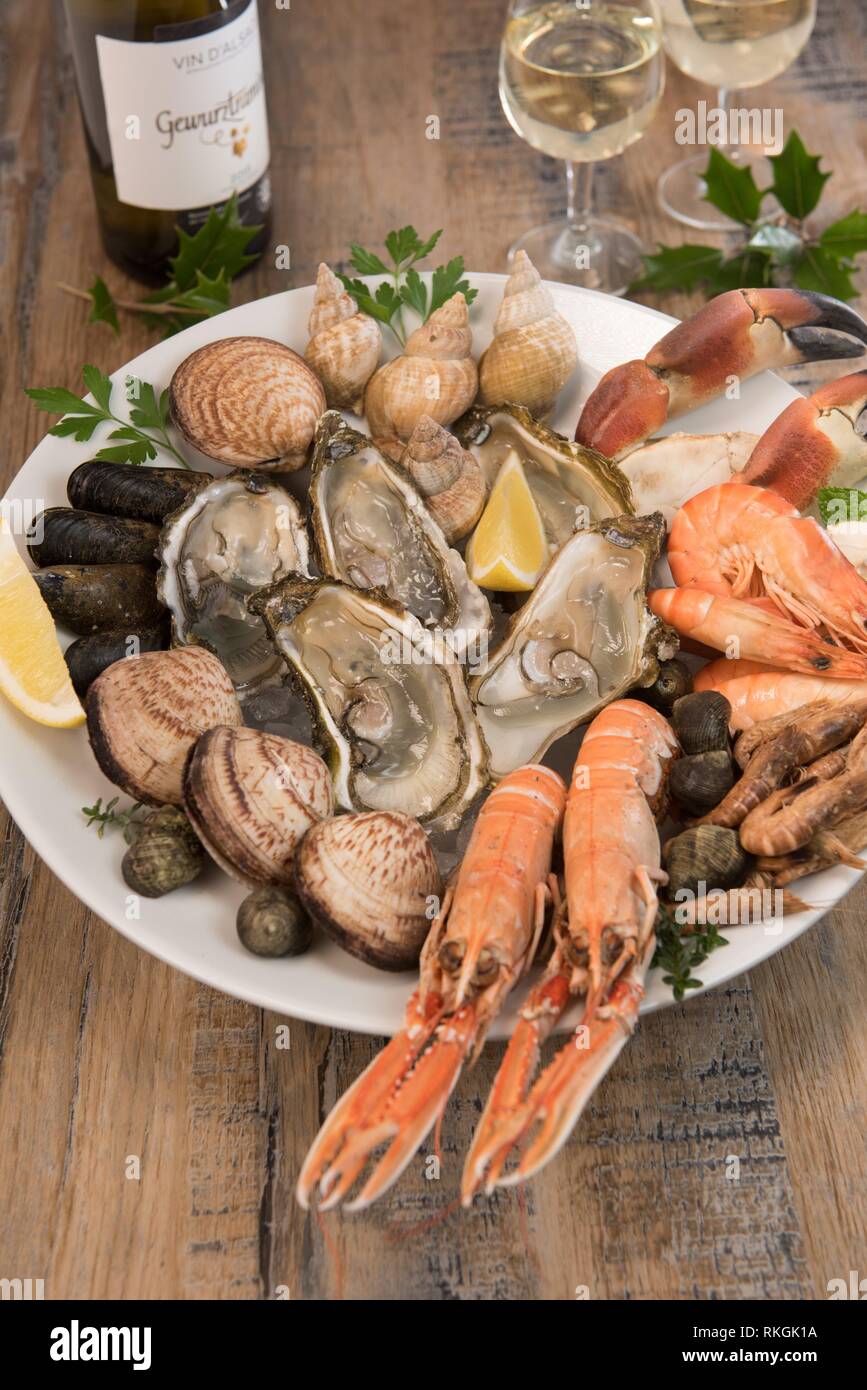 Fresh seafood platter with lobster mussels and oysters, France Stock Photo Alamy