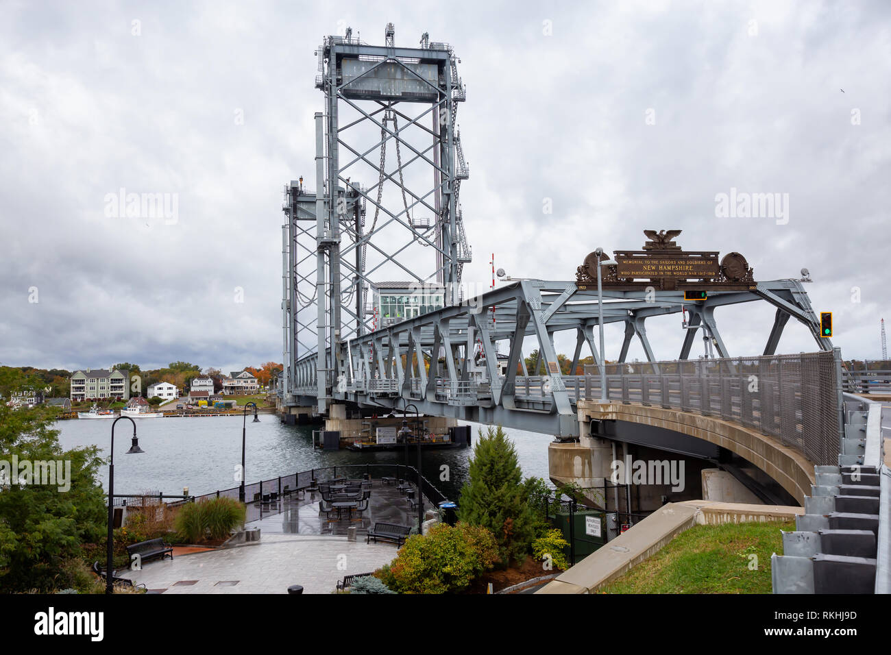 Memorial Bridge Portsmouth High Resolution Stock Photography And Images Alamy