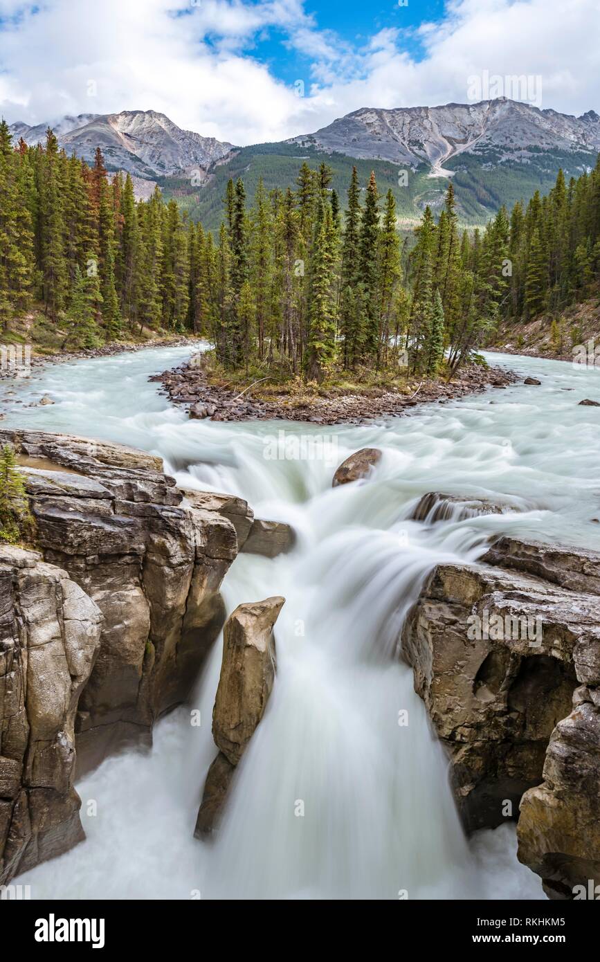 sunwapta-river-hi-res-stock-photography-and-images-alamy