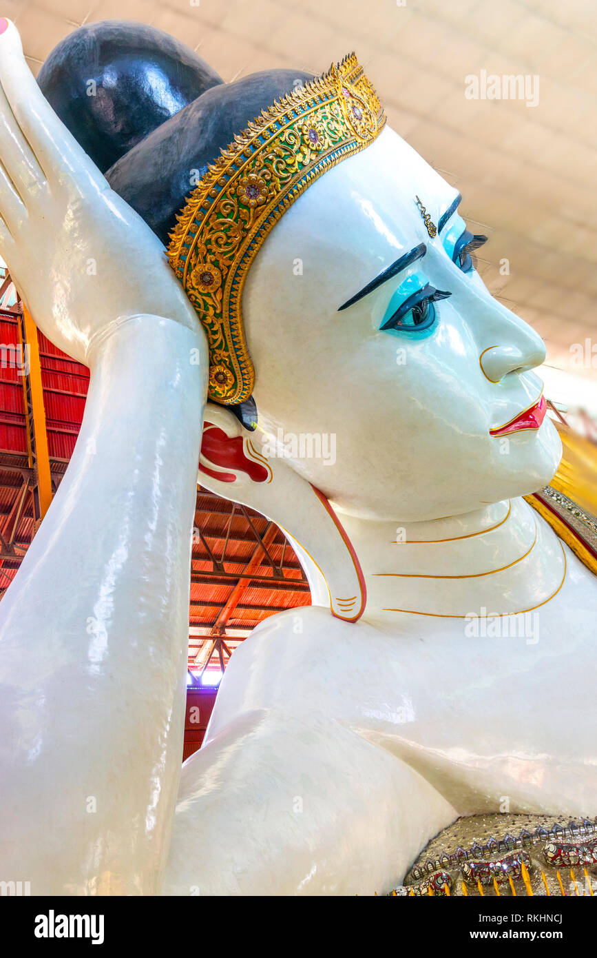 Head of the large reclining buddha at the Chauk Htat Ky Pagoda, in Yangon (Rangoon) Myanmar (Burma) Stock Photo