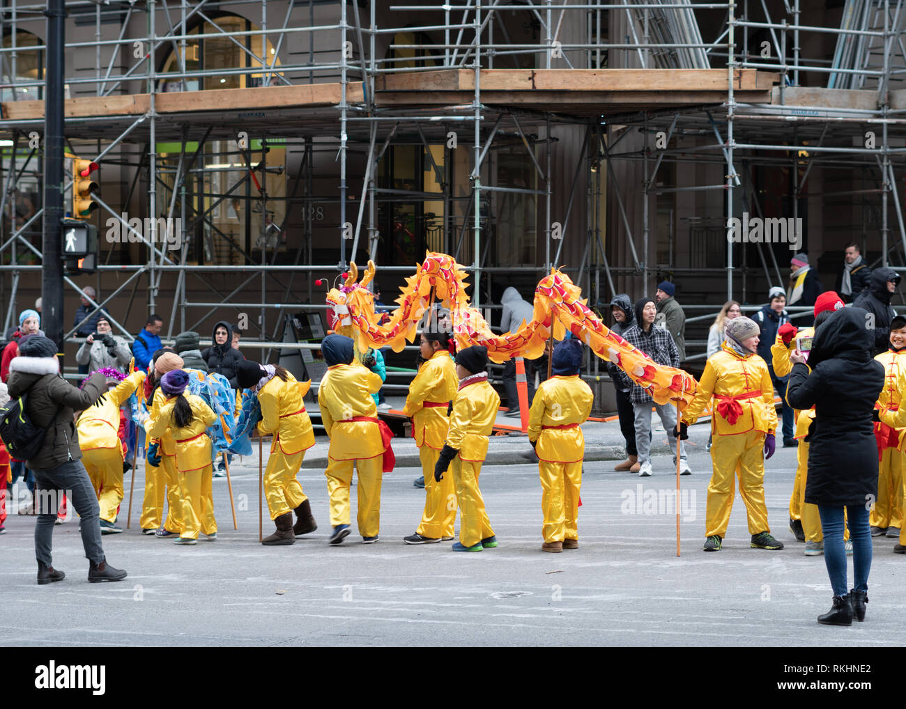 Chinese dragon dance children hi-res stock photography and images - Alamy