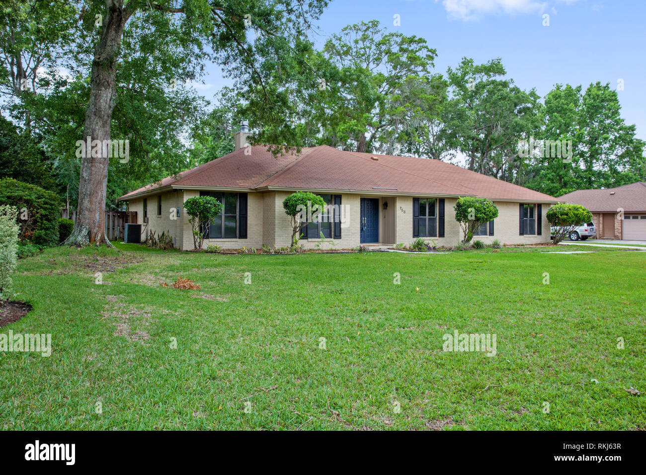 Ranch Style Home Exterior Modern Architectural Real Estate View ...