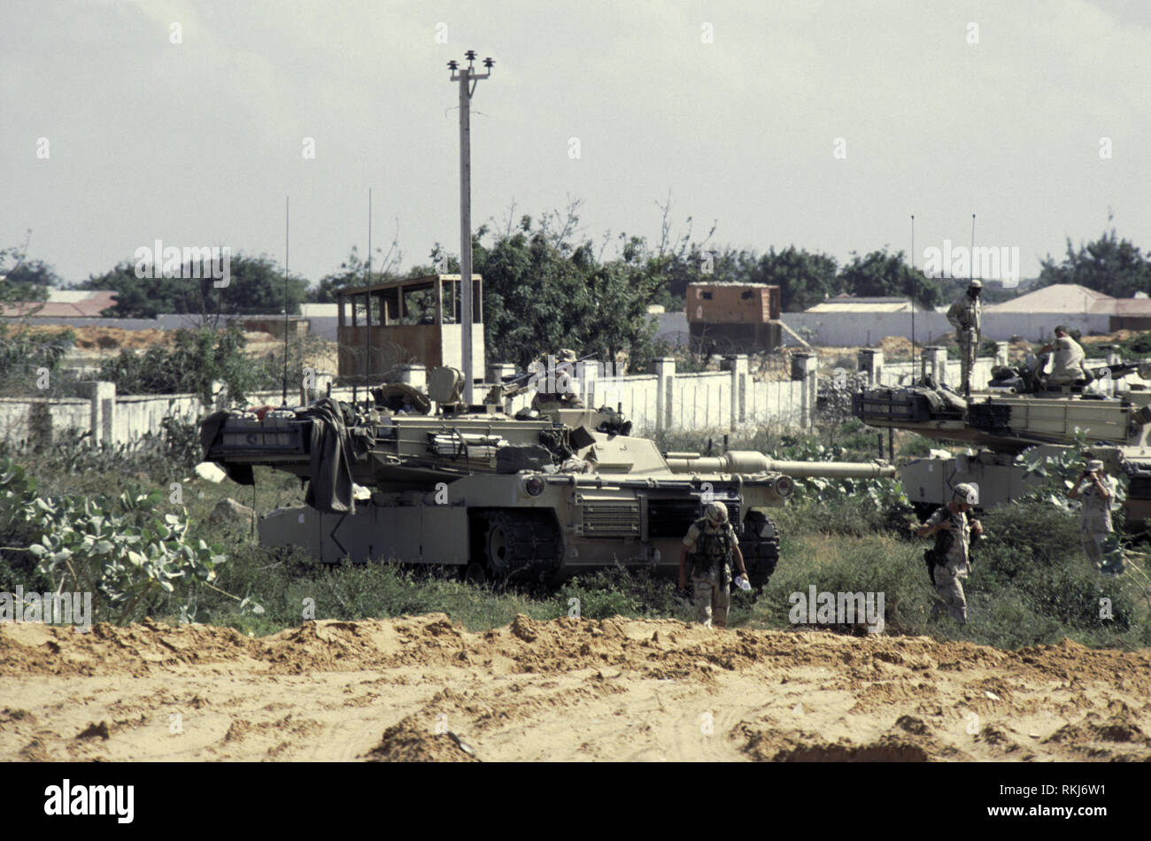 16th October 1993 U.S. Army M1A1 Abrams tanks of the 24th Infantry Division, 1st Battalion of the 64th Armored Regiment at UNOSOM Headquarters in Mogadishu, Somalia. Stock Photo
