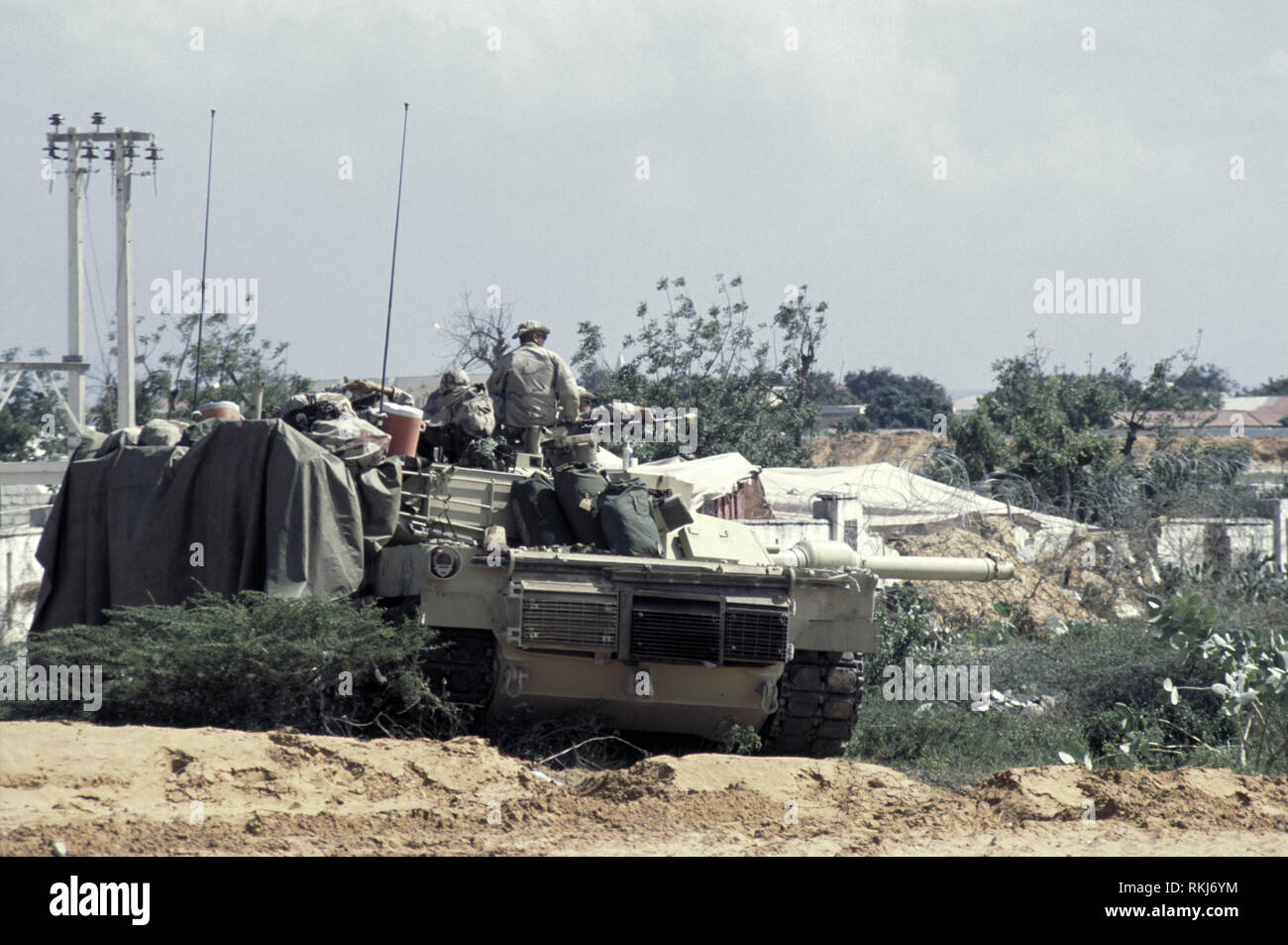 16th October 1993 A U.S. Army M1A1 Abrams tank of the 24th Infantry Division, 1st Battalion of the 64th Armored Regiment at UNOSOM Headquarters in Mogadishu, Somalia. Stock Photo