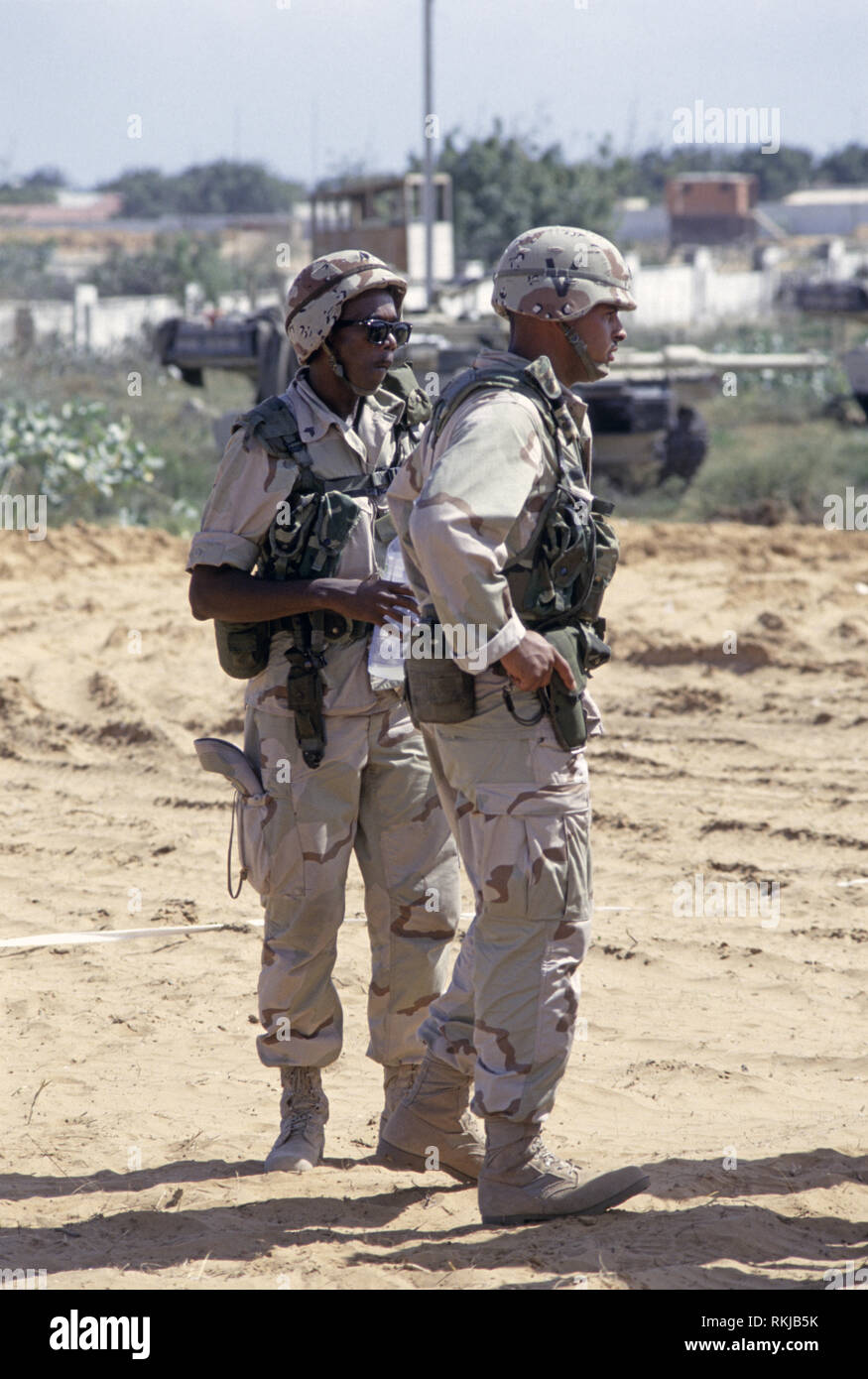 16th October 1993 U.S. Army infantry soldiers at UNOSOM Headquarters in Mogadishu, Somalia. In the background is an M1A1 Abrams tank of 1st Battalion of the 64th Armored Regiment. Stock Photo