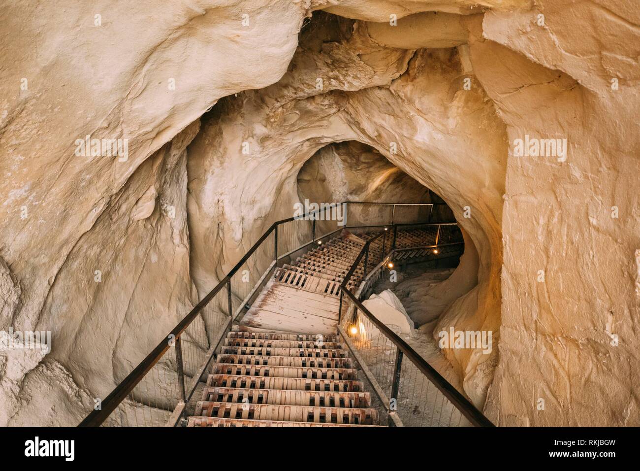 Secret tunnel hires stock photography and images Alamy