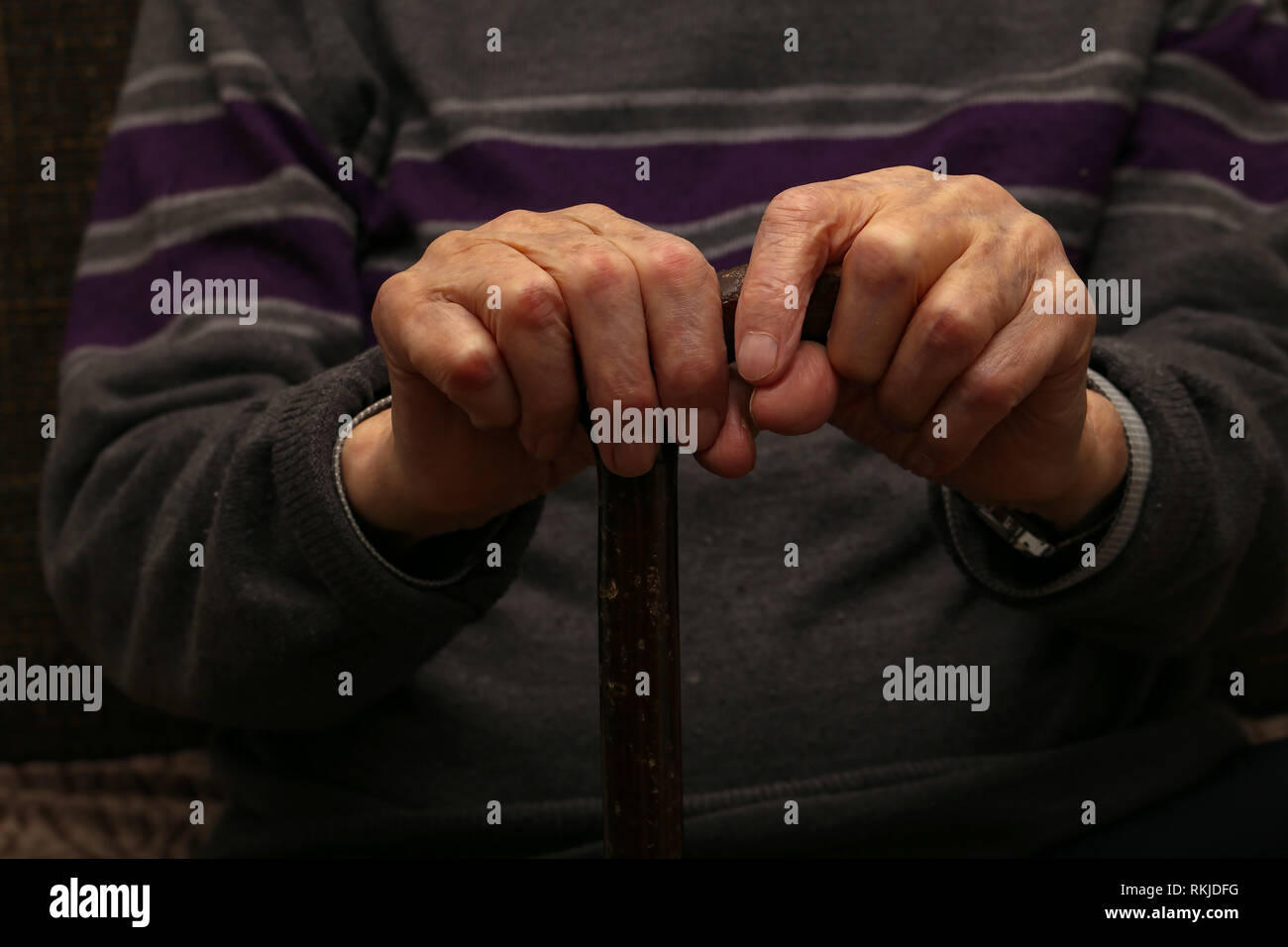 Dying patient hands hi-res stock photography and images - Alamy