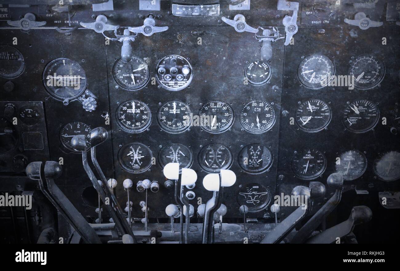 Center console and throttles in an old airplane Stock Photo - Alamy