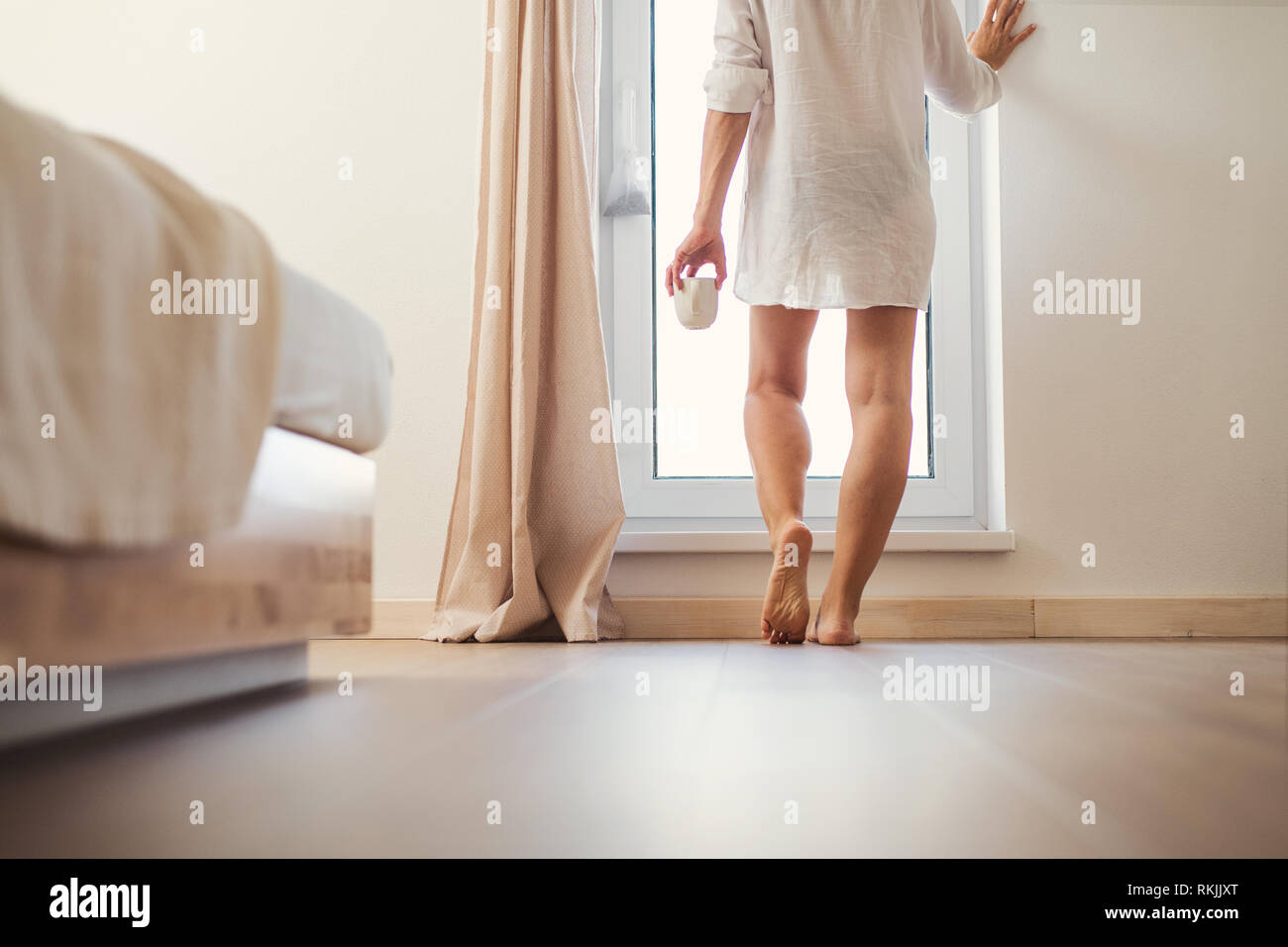 Attractive woman rear view hi-res stock photography and images - Alamy