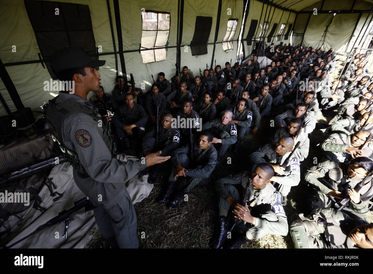 Valencia, Carabobo, Venezuela. 11th Feb, 2019. February 12, 2019. Lieutenant Jose Garcia Castro (L) speaks to troop personnel during the realization of military exercises with members of the militias, reserve personnel and military personnel participate in exercises for sovereignty and against a possible invasion of foreign forces into Venezuela. In the fort Paramacay of the city of Valencia, Carabobo state. Photo: Juan Carlos HernÃ¡ndez Credit: Juan Carlos Hernandez/ZUMA Wire/Alamy Live News Stock Photo